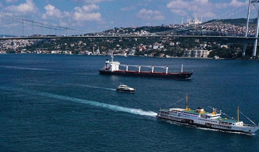 Son dakika! İstanbul Boğazı çift yönlü gemi trafiğine kapatıldı