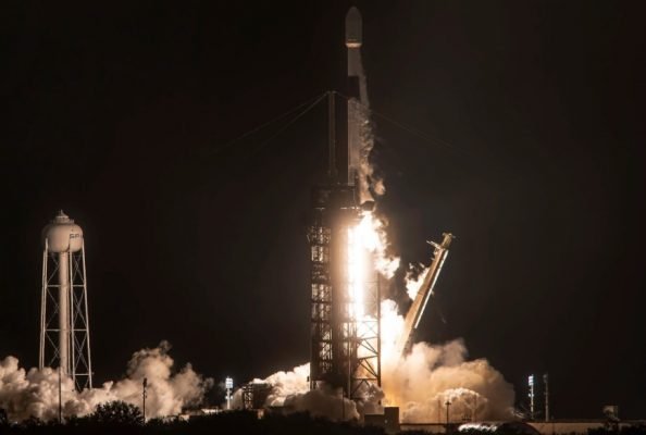 Space X Falcon 9 Roketi 6