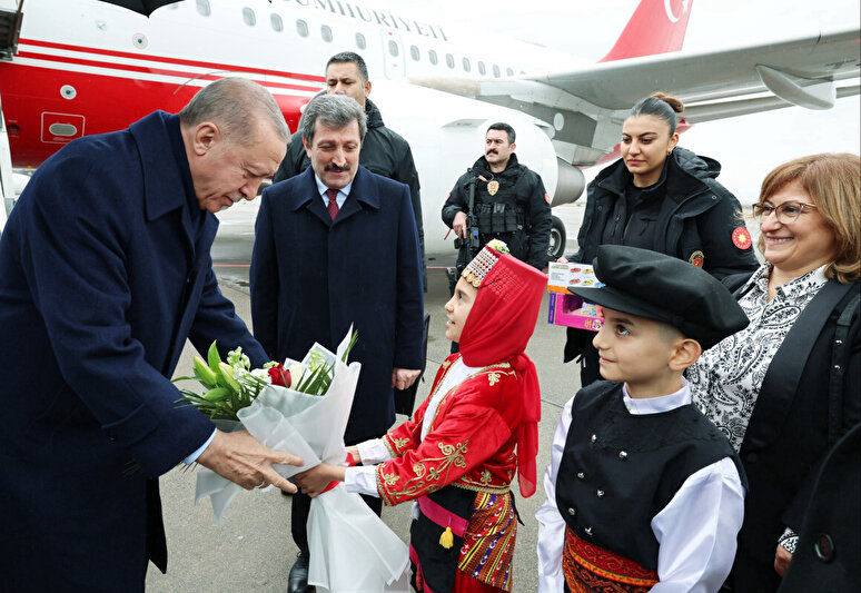 Cumhurbaskani Erdogan Samsunda Vatandaslara Seslendi Bizimle Yarisacak Kimse Yok15Subat2024 3