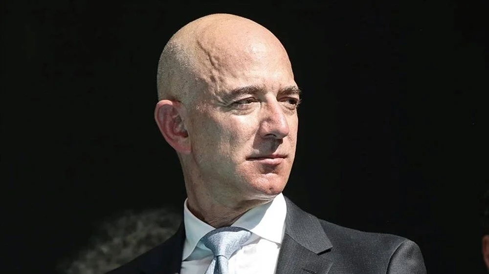 Jeff Bezos Dunyanin En Zengin Adami Unvanini Musktan Geri Aldi 6Mart2024 2