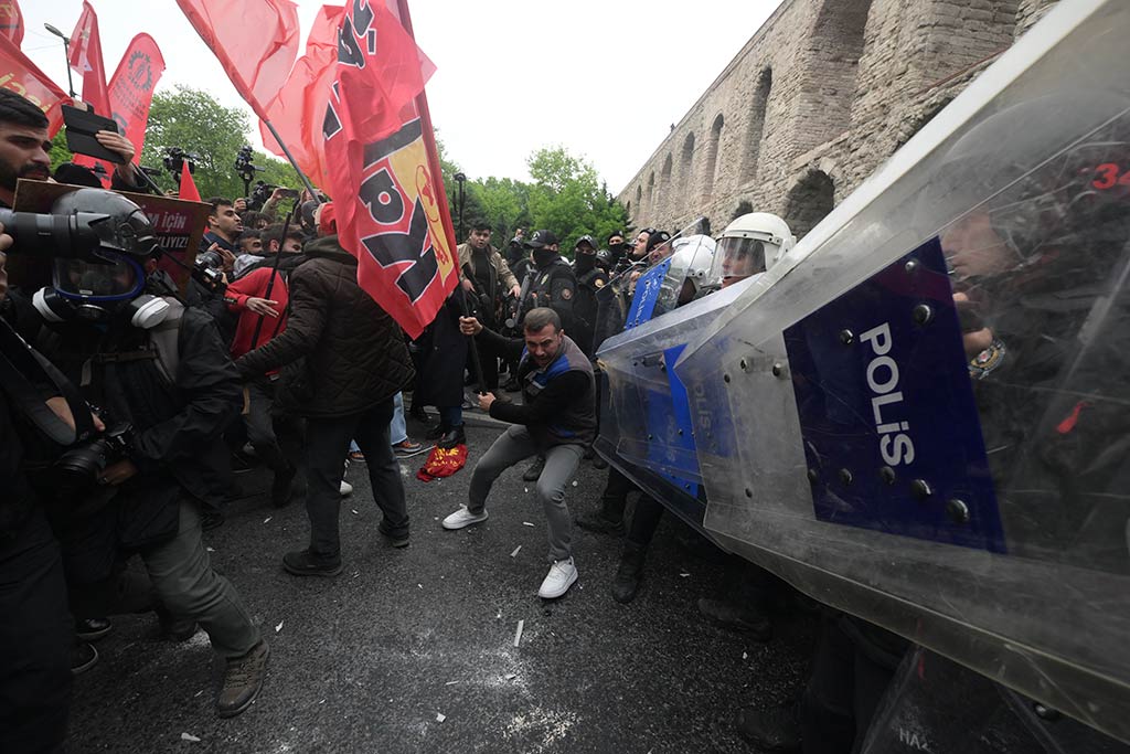 1 Mayis Istanbul Polise Saldiri 01052024 Aa (2)