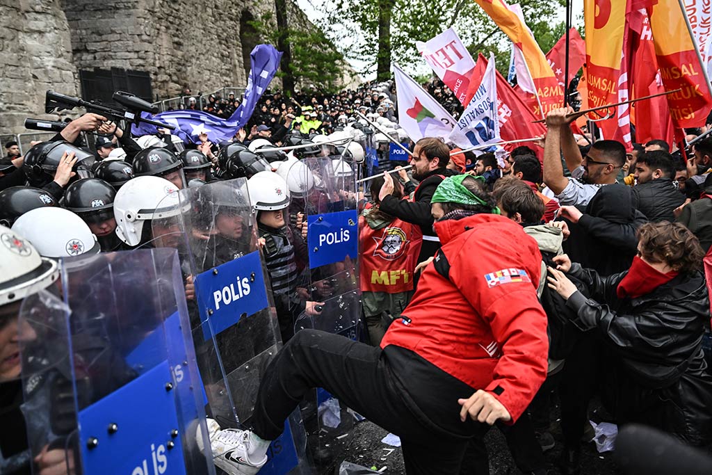 1 Mayis Istanbul Polise Saldiri 01052024 Aa (7)