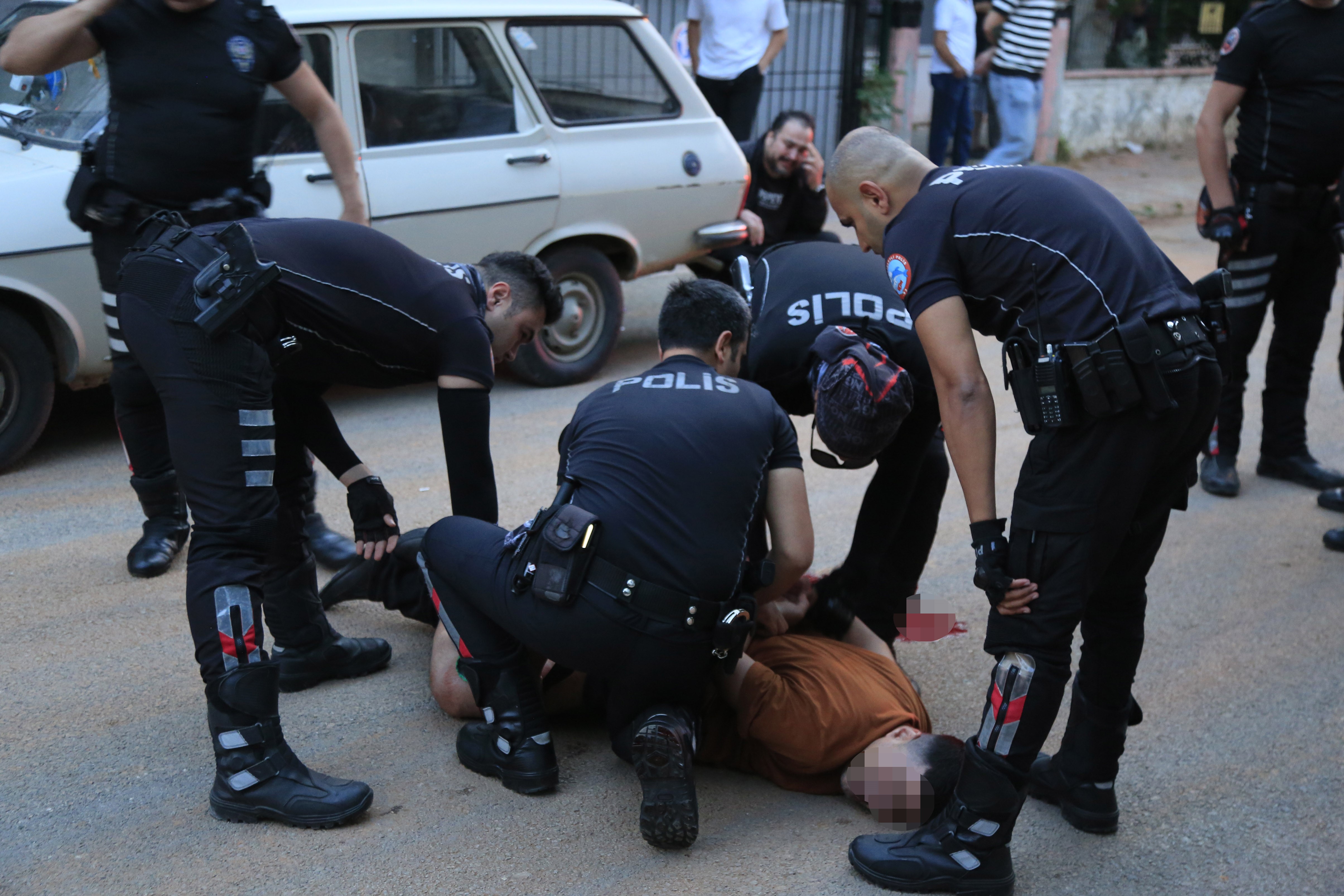 Antalya Polis Saldirgani Bacagından Vurdu 30062024 Iha5