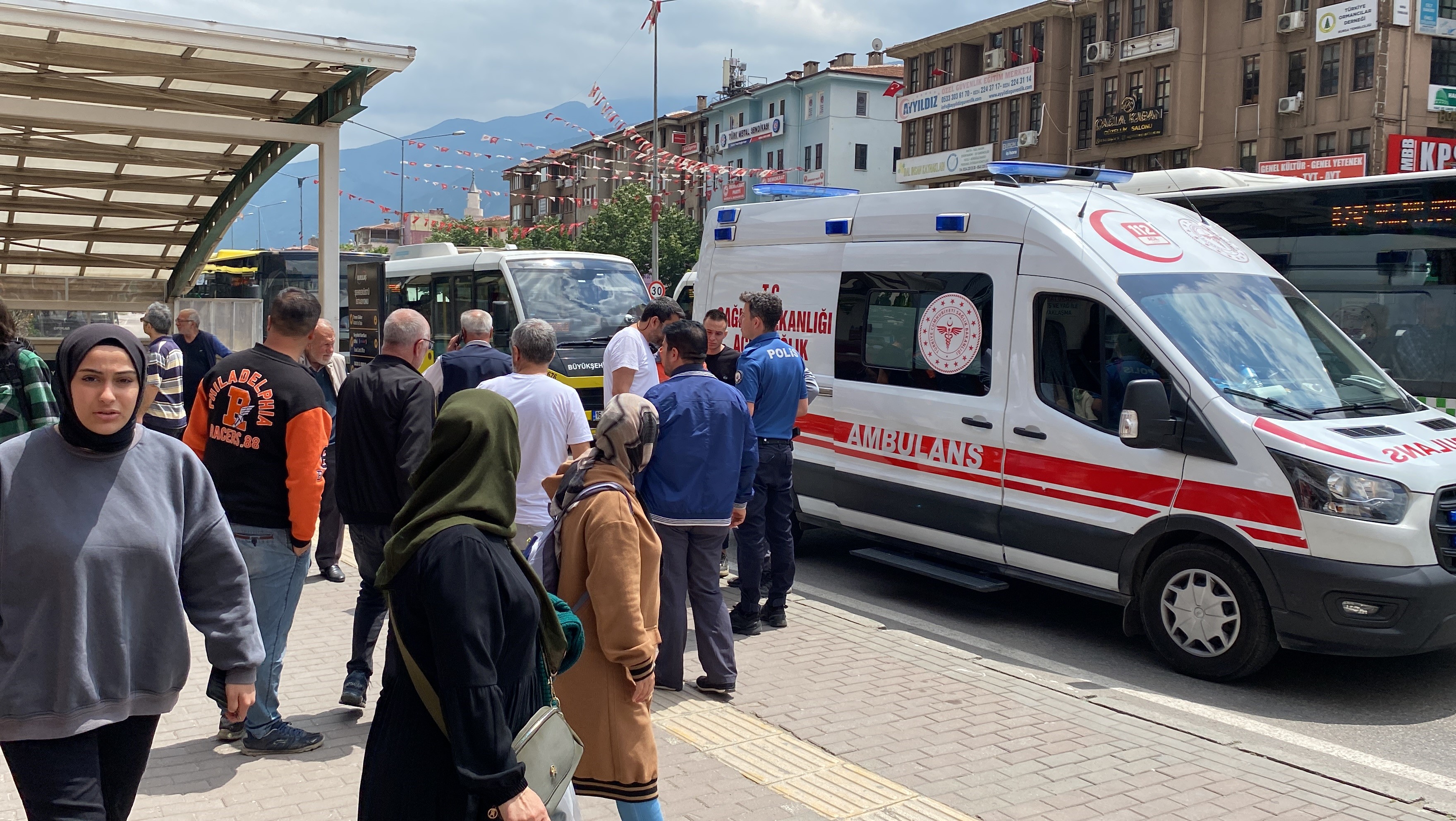 Bursa Metro Yabanci Uyruklular Guvenlikciye Saldiri 29052024 Iha5