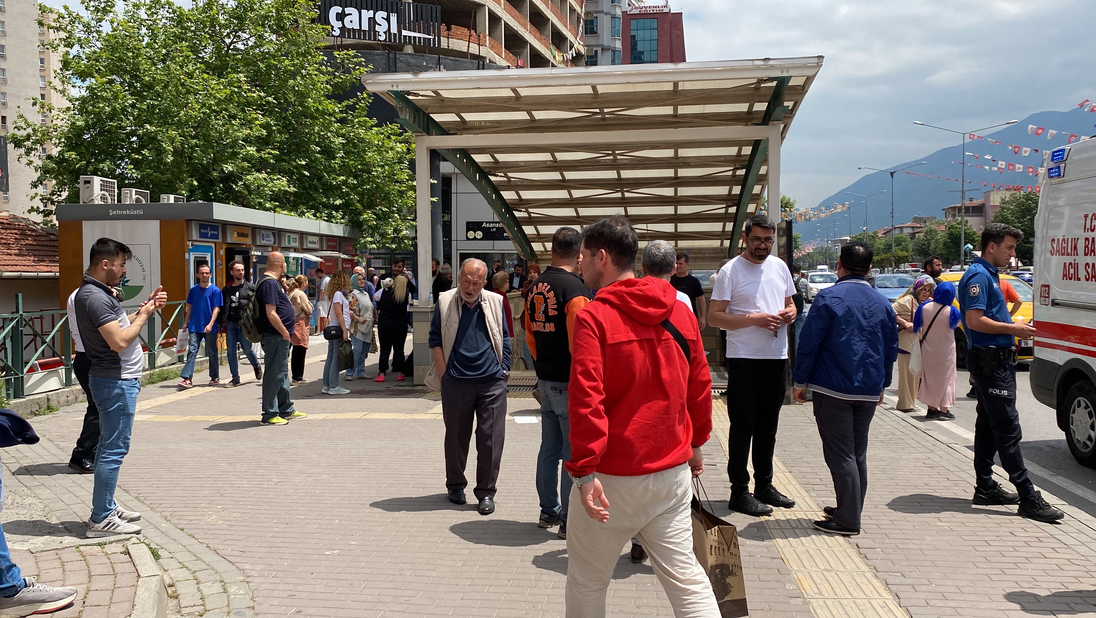 Bursa Metro Yabanci Uyruklular Guvenlikciye Saldiri 29052024 Iha6