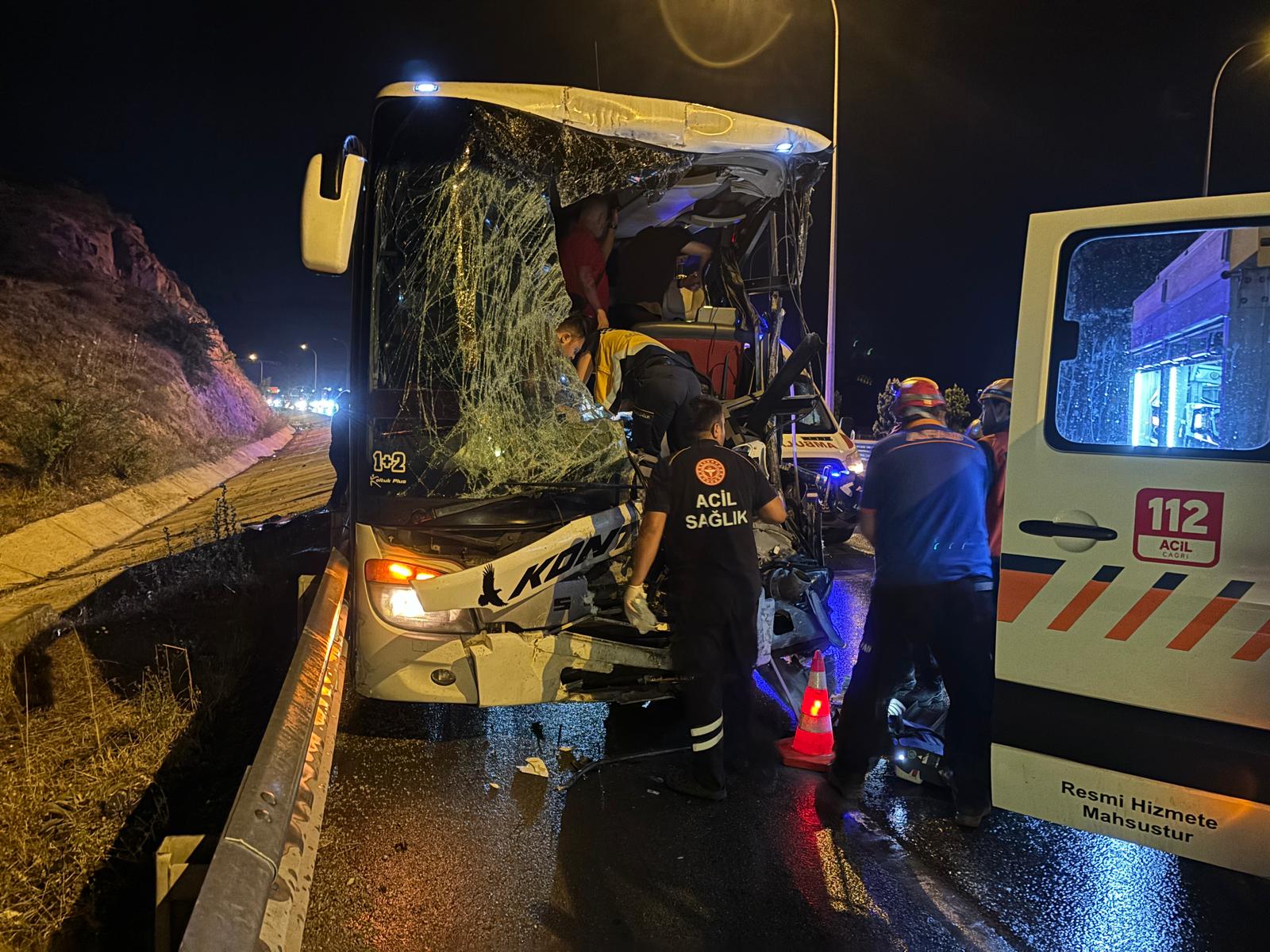 Afyonkarahisar Yolcu Otobusu Ile Tir Carpisti 29062024 Aa2