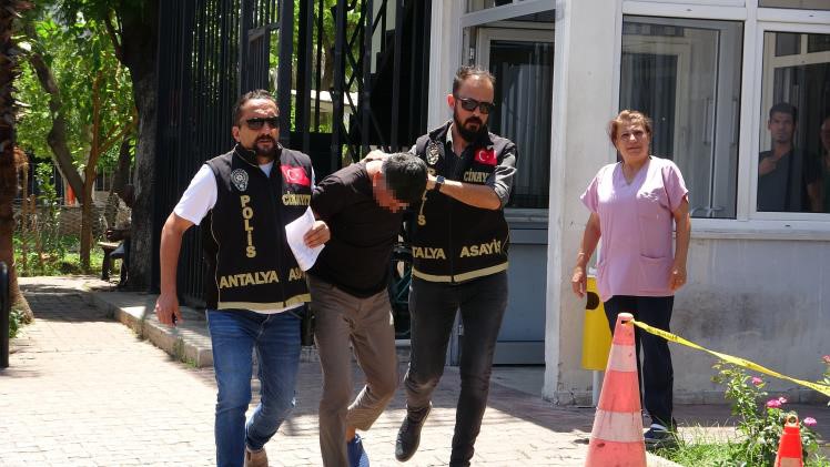 Antalya Karisini Bogazdan Bicakladi Basinda Bekledi 23062024 Iha (5)