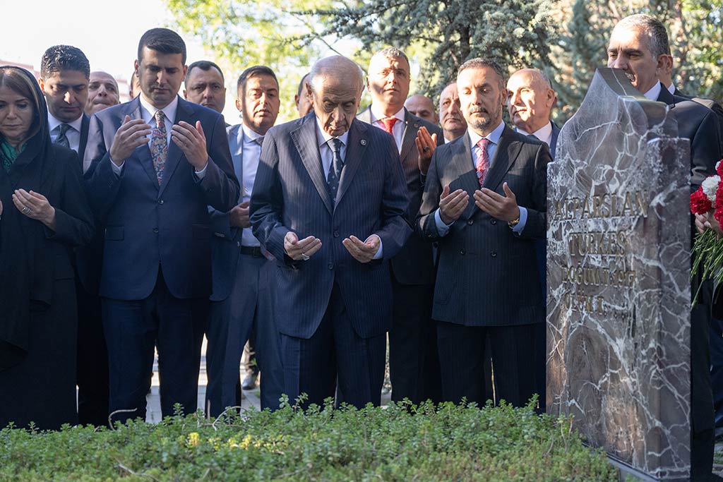 Devlet Bahceli Alparslan Turkes Mezarligi 16062024 Aa (2)