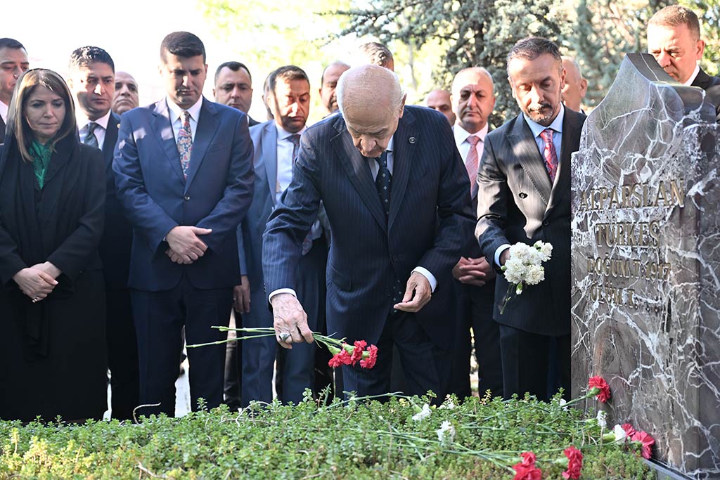 Devlet Bahceli Alparslan Turkes Mezarligi 16062024 Aa (5)