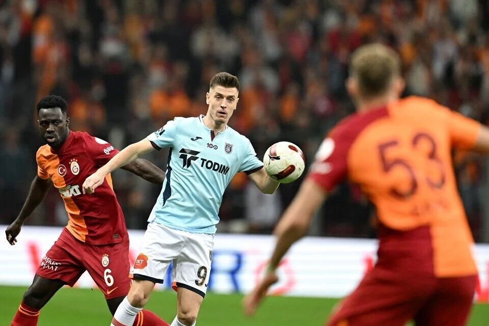 Galatasaray Basaksehir Maci D